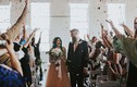 Cô dâu bị liệt 8 năm đột nhiên đứng dậy trong lễ cưới