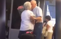 Bão mạng cụ ông ôm hoa tình tứ đón vợ ở sân bay 