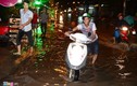 Ảnh: Xe chết máy hàng loạt vì đường ngập ở Sài Gòn