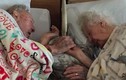 Nghẹn ngào cụ ông nắm chặt tay vợ sắp mất sau 77 năm chung sống