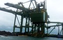 Giàn cẩu khổng lồ của Formosa mắc kẹt ở biển Quảng Bình