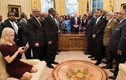 Người phụ nữ dám giẫm lên sofa trong Nhà Trắng là ai?