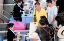 Khách Trung Quốc “ăn vạ” ở sân bay, không chịu về nước