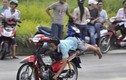 Hú vía cảnh giới trẻ Việt “làm xiếc” trên đường (18)