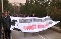 Sinh viên biểu tình phản đối mở đường cao tốc