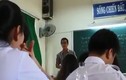 Thầy giáo cao hứng hát “Dấu mưa” theo phong cách cải lương