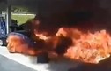 Cây xăng nổ tung sau cú đâm trực diện của ô tô