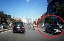 Ô tô ngang nhiên đi ngược chiều tại Hà Nội