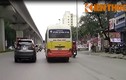 Xe buýt chạy như “ma đuổi” trên đường Hà Nội