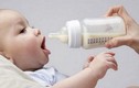 7 nguyên tắc quan trọng khi cho con ăn sữa ngoài