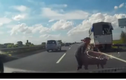 Clip người đàn ông bắt lợn trên đường cao tốc HN