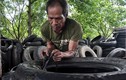 Chùm ảnh: Những người mổ lốp ôtô ở Quảng Ngãi