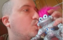 Người đàn ông yêu say đắm một con robot nam