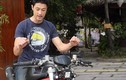Johnny Trí Nguyễn hướng dẫn cách lái mô tô an toàn