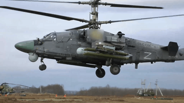 Phi công trực thăng AH-64 Apache bắt chước Ka-52 của Nga và cái kết