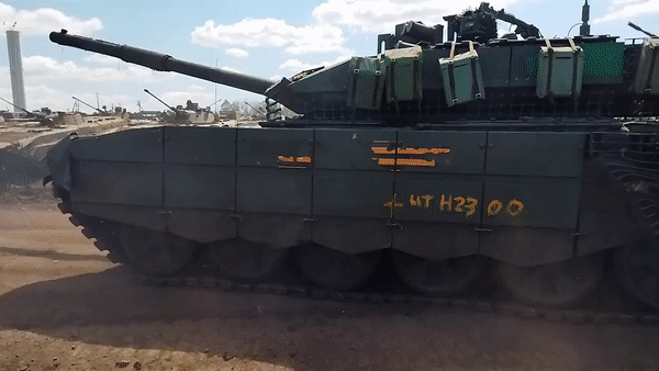 Lính xe tăng Nga so sánh hiệu suất của T-72 và T-90M tại Ukraine