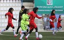 Thiếu nữ Hồi giáo đá bóng chuyên nghiệp