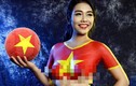Cổ vũ đội tuyển Việt Nam chẳng giống ai, cô gái bị CĐM ném đá sấp mặt