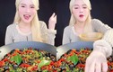 Khó hiểu thánh mukbang Việt Nam xinh đẹp ăn cả đá