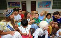 Người đẹp Miss World thăm trại trẻ mồ côi ở Tam Á