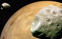 Sao Hỏa đang xâu xé hai Mặt trăng vệ tinh Phobos và Deimos