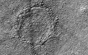 Phát hiện vết lõm ổ gà kỳ lạ trên sao Hỏa