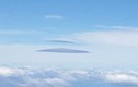 Sửng sốt phát hiện vật thể giống UFO gần máy bay ở Philadelphia