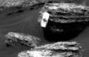 Hình ảnh giống xe hơi lơ lửng trên vách đá sao Hỏa gây sốt