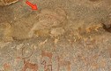 Phát hiện hang động cổ với vết tích kỳ lạ nghi UFO