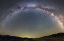 Ngoạn mục ảnh thiên hà Milky Way hóa vòng cung tròn trĩnh