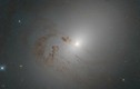 Bất ngờ với hình ảnh thiên hà lọt kính viễn vọng Hubble