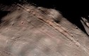 Bí ẩn các rãnh khổng lồ trên mặt trăng sao Hỏa 