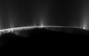 Lạ kỳ cảnh như pháo tuyết trên Mặt trăng Enceladus