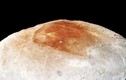 Giải mã vùng nắp đỏ trên mặt trăng Charon của sao Diêm Vương