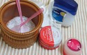 Những lý do bạn nên có một lọ Vaseline trong túi