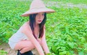 Mặc trễ nải trồng rau, hot girl khoe vòng 1 "ná thở"