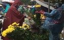 Người Hà Nội đội mưa rét sắm lễ cúng rằm cuối cùng năm 2016