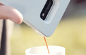 Độc đáo vỏ bảo vệ smartphone kiêm hâm nóng cà phê