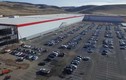 Ngắm nhà máy siêu ôtô điện Tesla của Elon Musk 