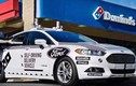 Xem xe ôtô Ford tự lái giao bánh Domino Pizza