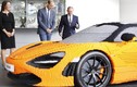 Hoàng tử Anh thích thú với siêu xe McLaren 720S lego