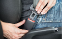 Khách ngồi trên ôtô không thắt dây an toàn, lái xe bị phạt ra sao?