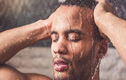 Khi một người đàn ông tắm, rửa nhiều hơn 3 bộ phận trên cơ thể 
