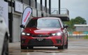 Honda Civic e:HEV 2023 "uống" 4lít xăng/100km, giá 900 triệu đồng