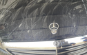 Mercedes-Benz tiền tỷ bị trẻ nhỏ “vẽ bùa”, phí sơn xe tới 40 triệu đồng