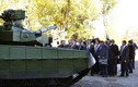 Theo chân Tổng thống Ukraine vào nhà máy xe tăng Kharkov