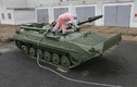 Xem lính Nga “thay áo” xe chiến đấu bộ binh BMP-1/2