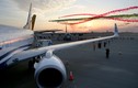 Máy bay vẽ cầu vòng trên bầu trời tại triển lãm hàng không Bahrain