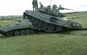 Hi hữu: Xe tăng T-72B tai nạn thảm khốc với thiết giáp BMP-2