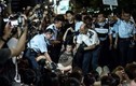 Video cảnh sát Hồng Kông bắt giữ người biểu tình quá khích